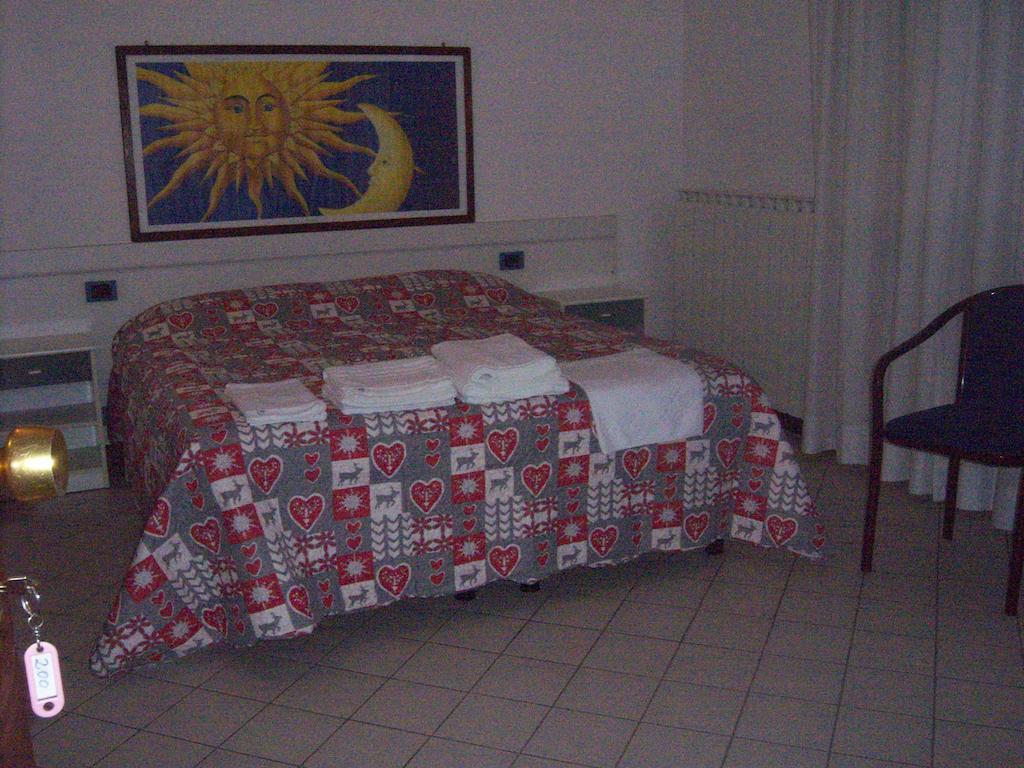 Settimo Vittone Nuovo Hotel Tripoli الغرفة الصورة